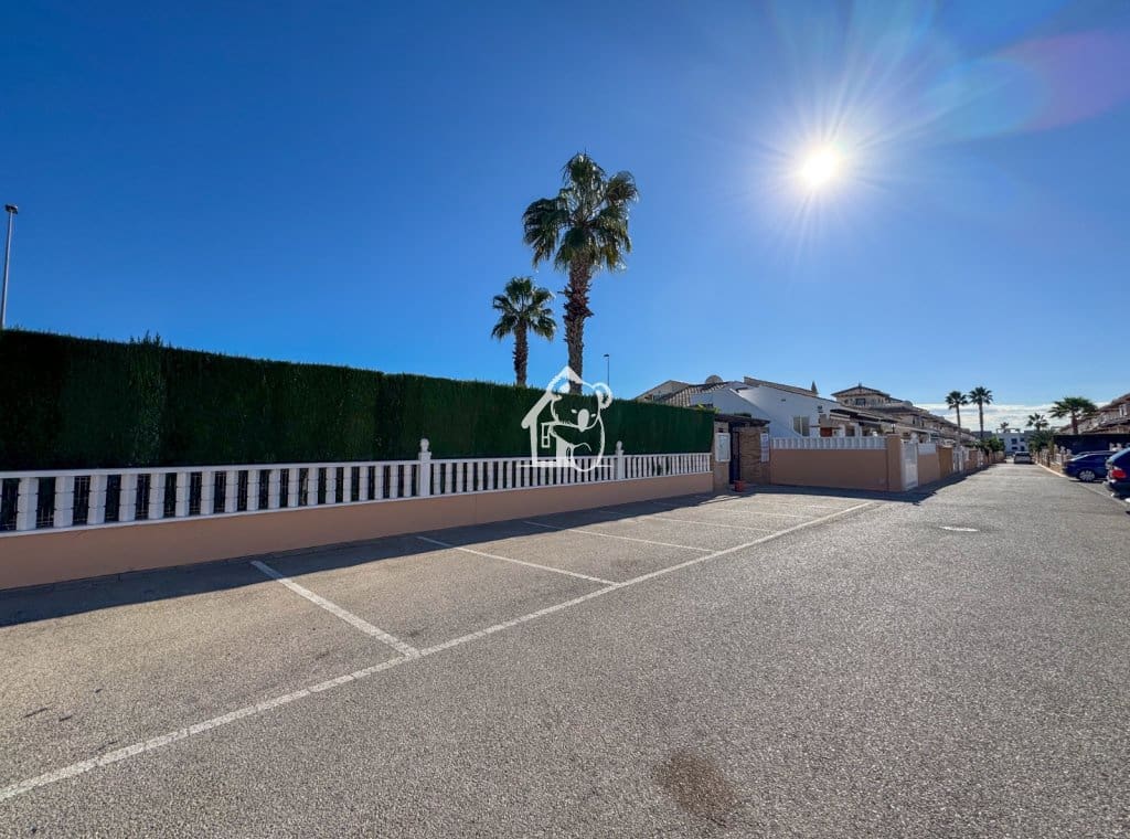 2 bedroom Townhouse for rent in Cabo Roig with pool - € 1,050 (Ref: 9402791)