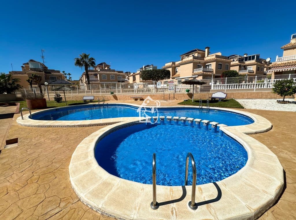 2 sypialnia Dom do wynajęcia w Orihuela Costa z basenem - 800 € (Ref: 9402792)