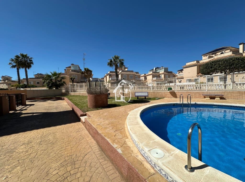 2 sypialnia Dom do wynajęcia w Orihuela Costa z basenem - 800 € (Ref: 9402792)