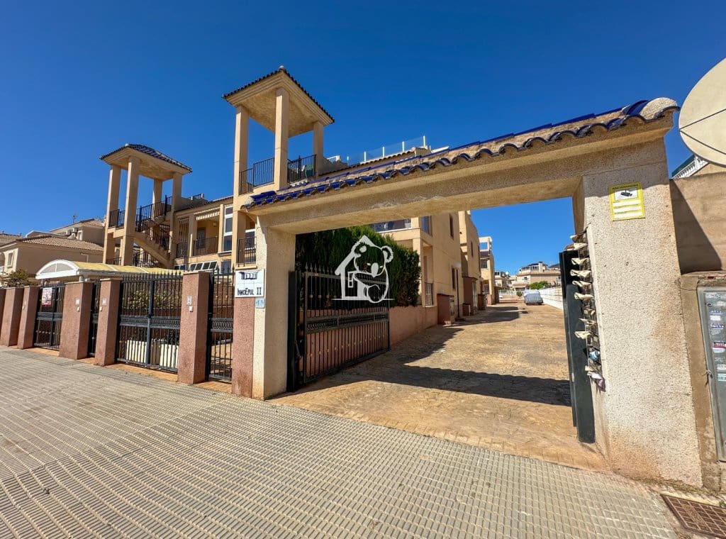 2 sypialnia Dom do wynajęcia w Orihuela Costa z basenem - 800 € (Ref: 9402792)