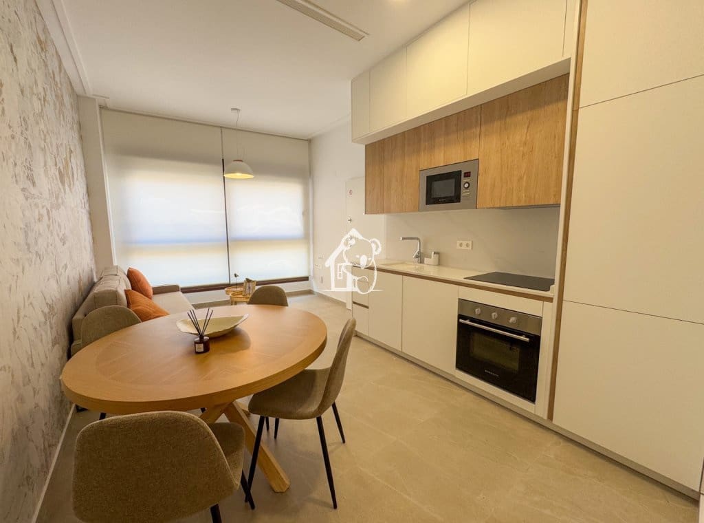 1 slaapkamer Strandappartement te huur in La Mata met zwembad - € 800 (Ref: 9402920)