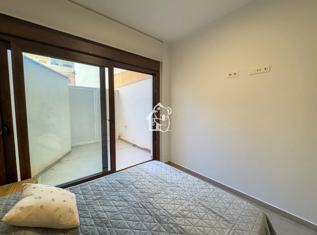 1 slaapkamer Strandappartement te huur in La Mata met zwembad - € 800 (Ref: 9402920)