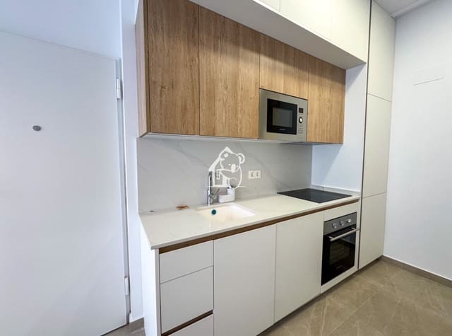 1 slaapkamer Strandappartement te huur in Gaspar Perelló, Torrevieja met zwembad - € 800 (Ref: 9402920)