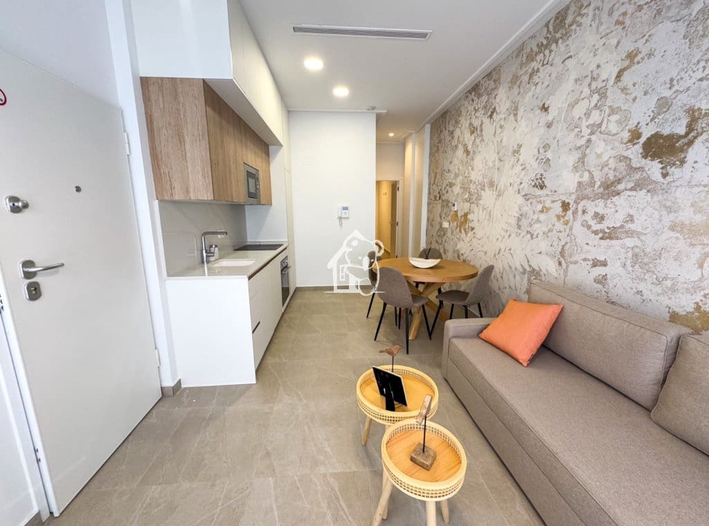 1 slaapkamer Strandappartement te huur in La Mata met zwembad - € 800 (Ref: 9402920)