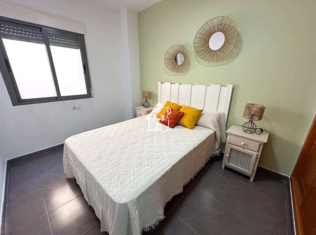 2 bedroom Flat for rent in Guardamar del Segura with garage - € 900 (Ref: 9403025)