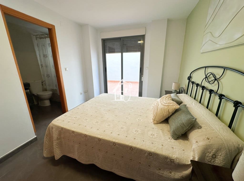 2 bedroom Flat for rent in Guardamar del Segura with garage - € 900 (Ref: 9403025)