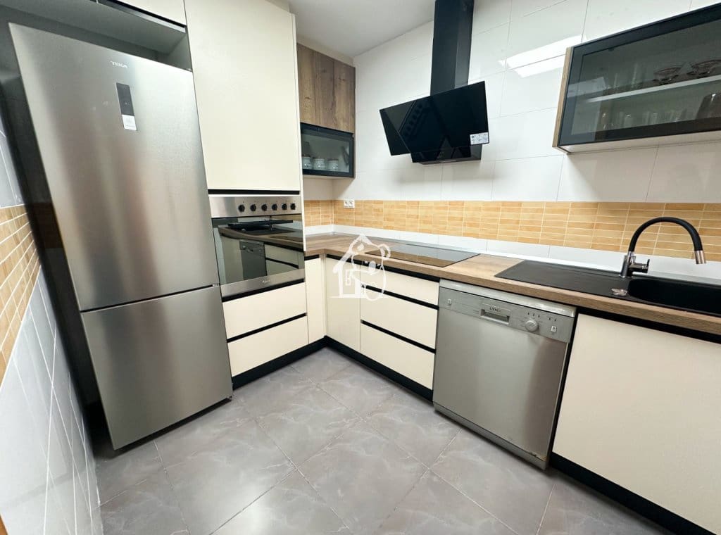 2 bedroom Flat for rent in Guardamar del Segura with garage - € 900 (Ref: 9403025)