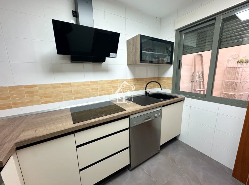 2 bedroom Flat for rent in Guardamar del Segura with garage - € 900 (Ref: 9403025)