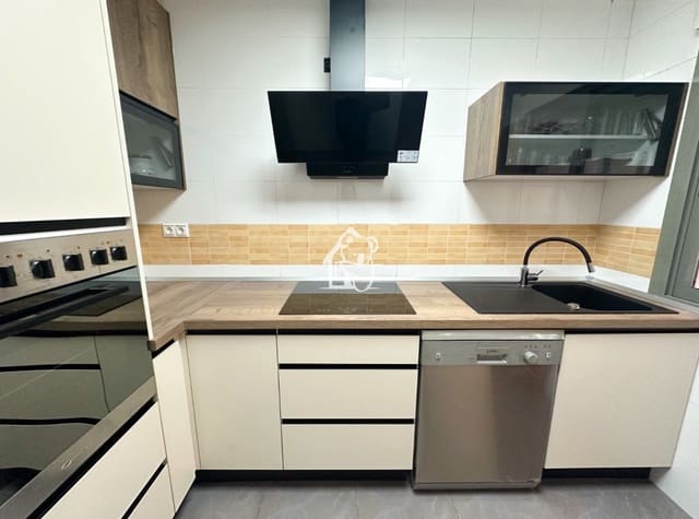 2 bedroom Flat for rent in Zona Pueblo, Guardamar del Segura with garage - € 900 (Ref: 9403025)