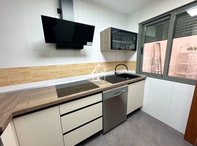 2 bedroom Flat for rent in Zona Pueblo, Guardamar del Segura with garage - € 900 (Ref: 9403025)