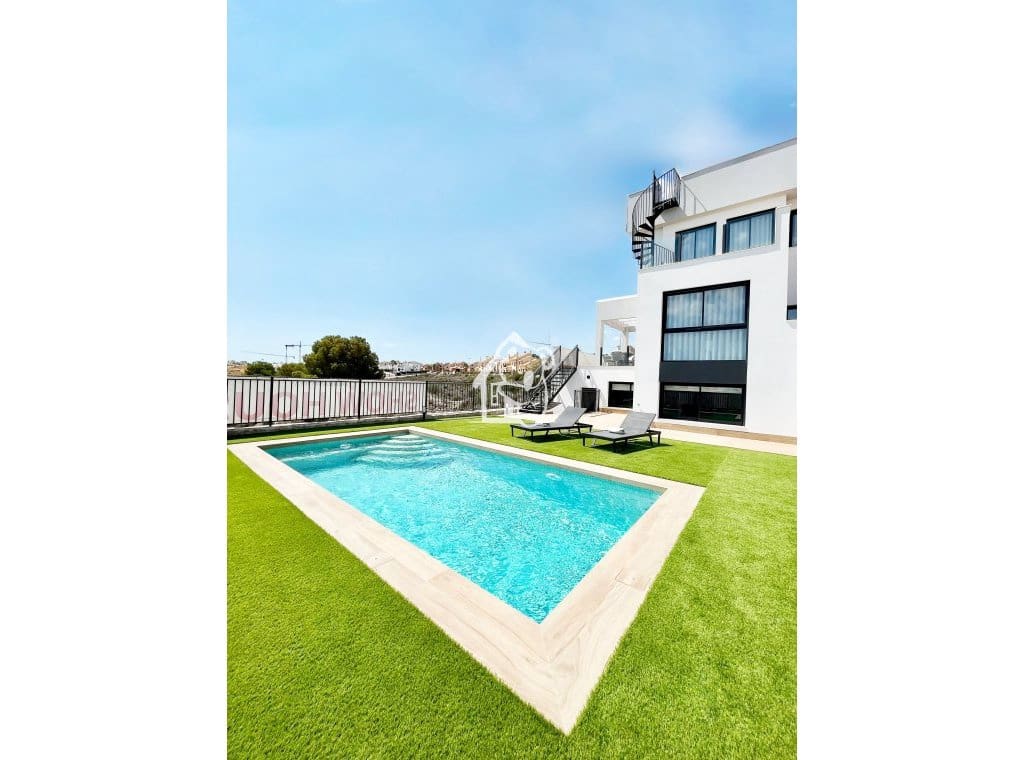 3 soveværelse Villa til salg i Algorfa med swimmingpool - € 465.000 (Ref: 9406059)