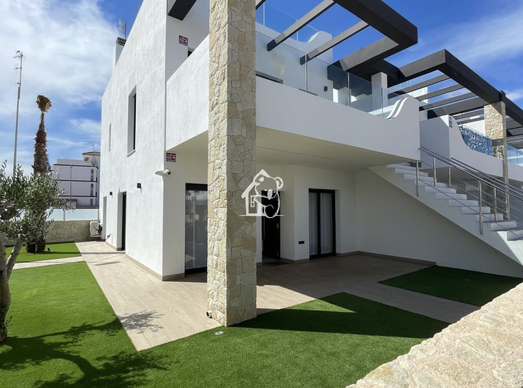 3 bedroom Townhouse for sale in Torrevieja with pool garage - € 349,900 (Ref: 9406060)