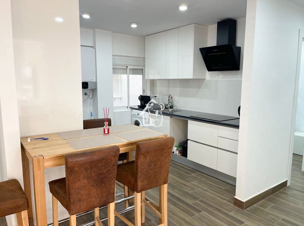 2 slaapkamer Appartement te huur in Torrevieja - € 950 (Ref: 9410326)