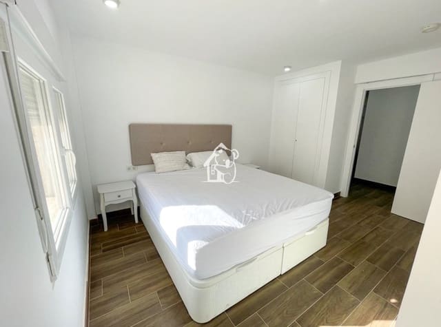 2 slaapkamer Appartement te huur in Las Piscinas Naturales, Torrevieja - € 950 (Ref: 9410326)