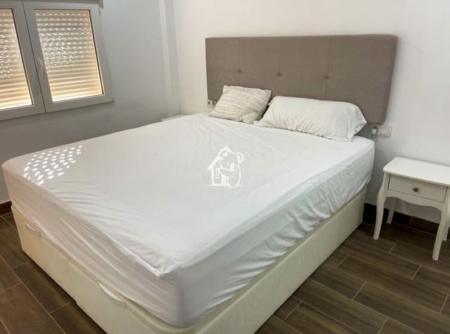 2 slaapkamer Appartement te huur in Las Piscinas Naturales, Torrevieja - € 950 (Ref: 9410326)