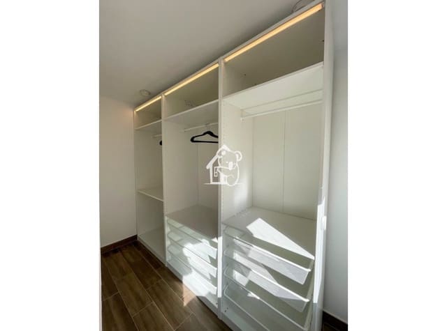 2 slaapkamer Appartement te huur in Las Piscinas Naturales, Torrevieja - € 950 (Ref: 9410326)