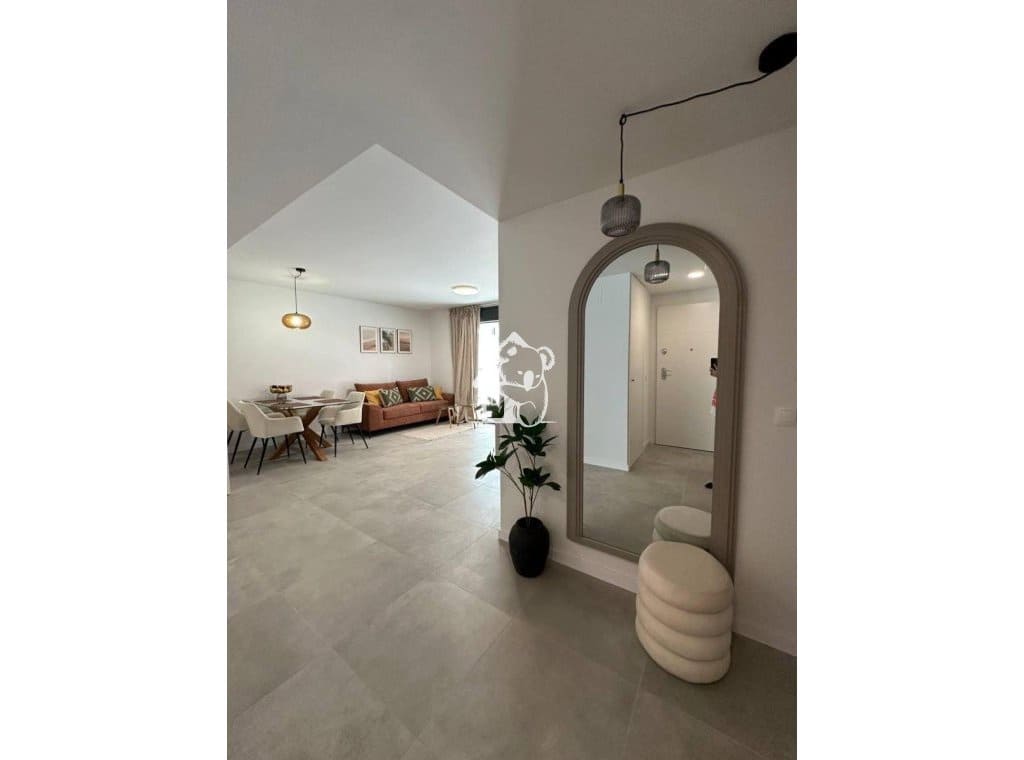 2 soveværelse Lejlighed til leje i Dehesa de Campoamor med swimmingpool garage - € 1.350 (Ref: 9413423)