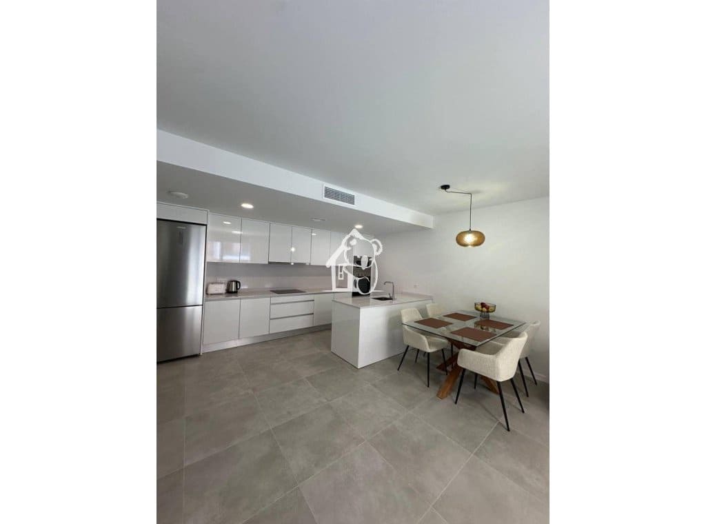 2 soveværelse Lejlighed til leje i Dehesa de Campoamor med swimmingpool garage - € 1.350 (Ref: 9413423)