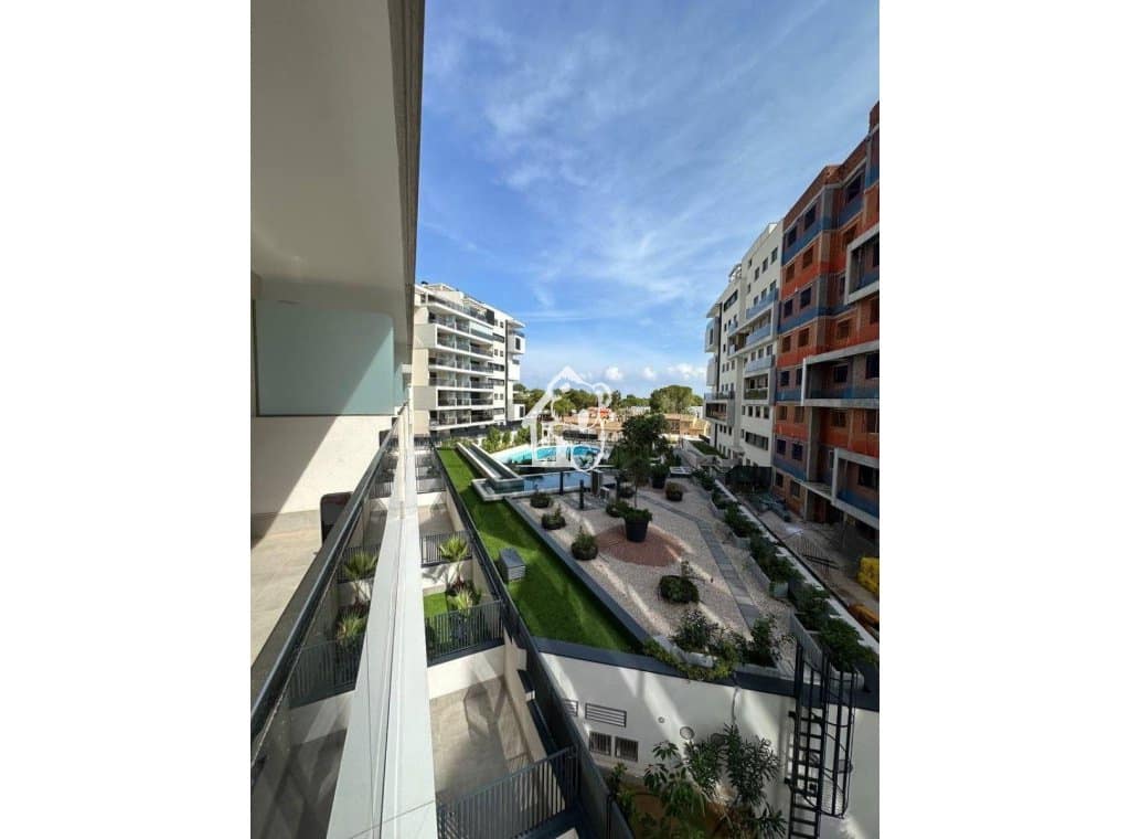 2 soveværelse Lejlighed til leje i Dehesa de Campoamor med swimmingpool garage - € 1.350 (Ref: 9413423)