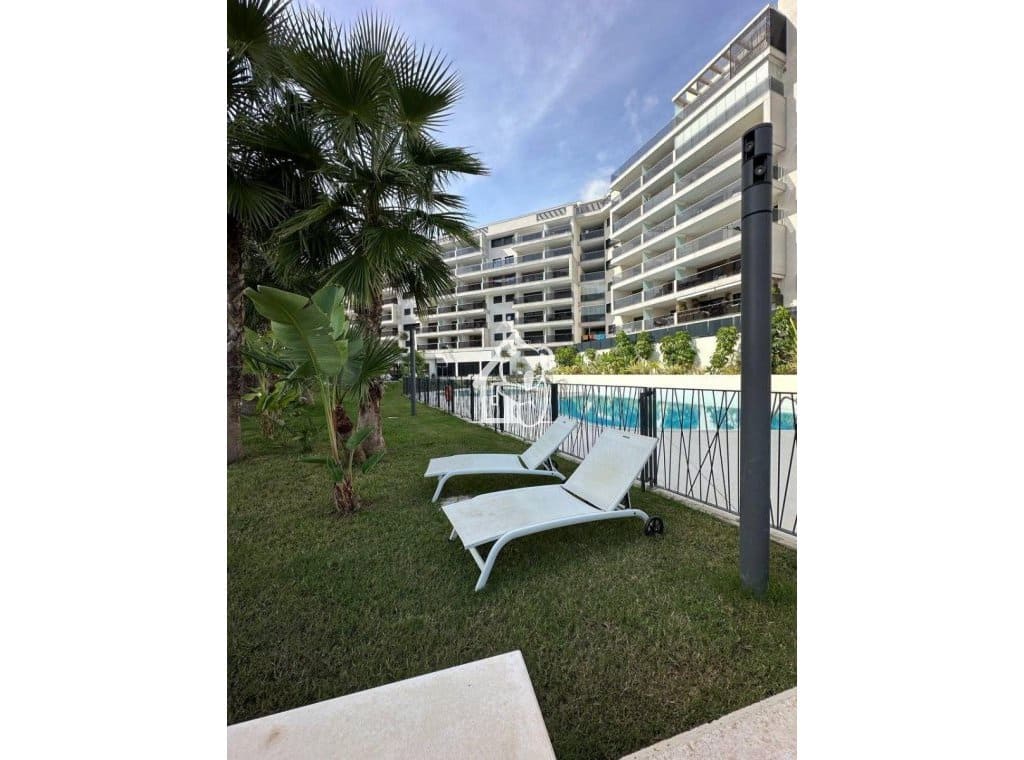 2 soveværelse Lejlighed til leje i Dehesa de Campoamor med swimmingpool garage - € 1.350 (Ref: 9413423)