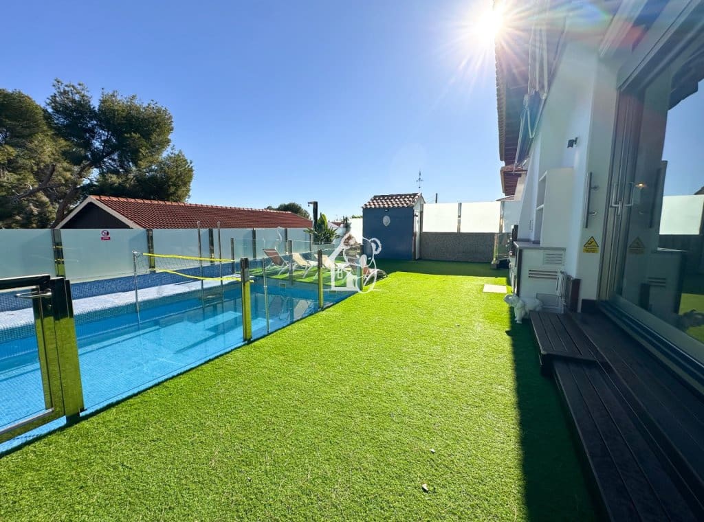 Chalet de 3 habitaciones en Orihuela Costa en venta con piscina garaje - 460.000 € (Ref: 9415491)