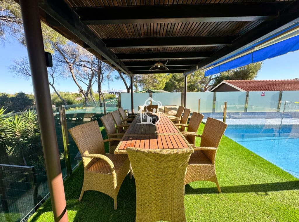 Chalet de 3 habitaciones en Orihuela Costa en venta con piscina garaje - 460.000 € (Ref: 9415491)
