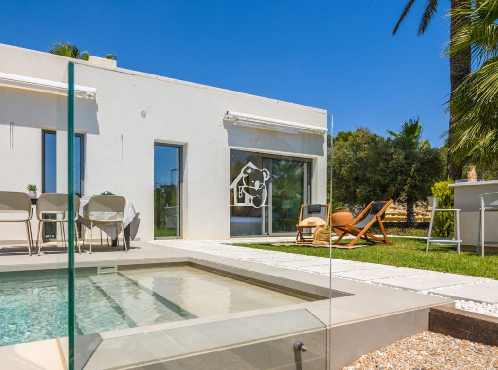 3 slaapkamer Villa te koop in Dehesa de Campoamor met zwembad - € 750.000 (Ref: 9415492)