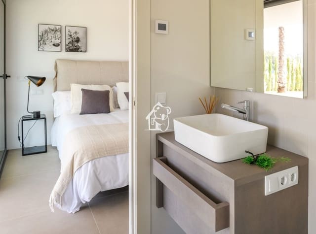 3 slaapkamer Villa te koop in Dehesa de Campoamor, Orihuela met zwembad - € 750.000 (Ref: 9415492)