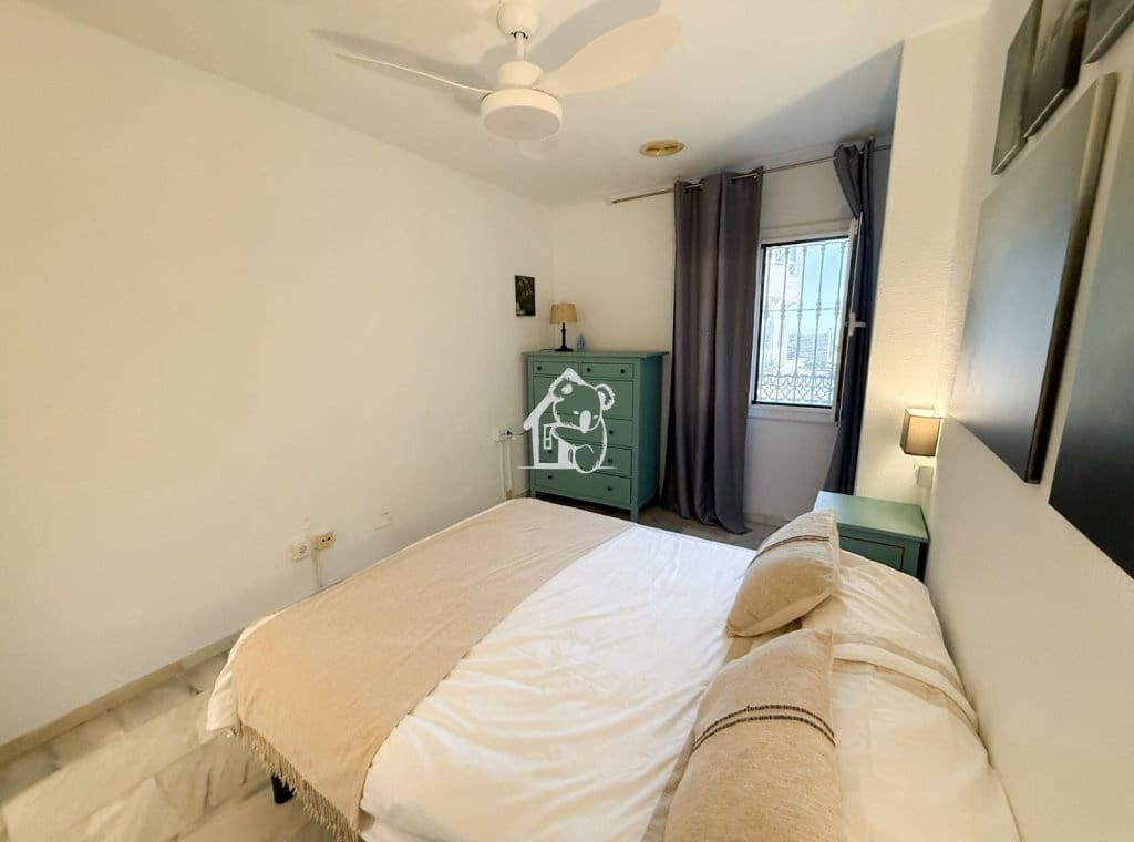 Appartement de Plage de 2 chambres à louer à Torrevieja avec piscine garage - 850 € (Ref: 9415493)