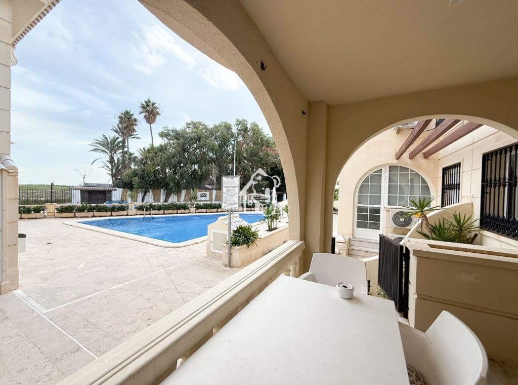 Appartement de Plage de 2 chambres à louer à Torrevieja avec piscine garage - 850 € (Ref: 9415493)