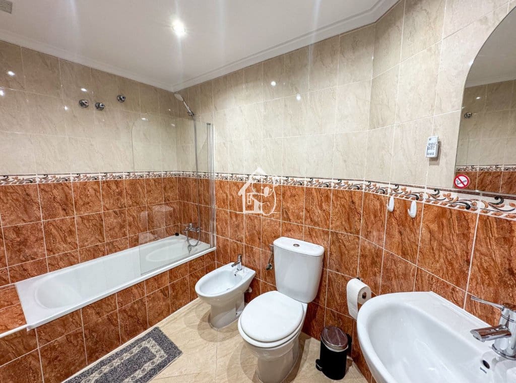 3 bedroom Apartment for rent in Torrevieja with pool - € 900 (Ref: 9419089)