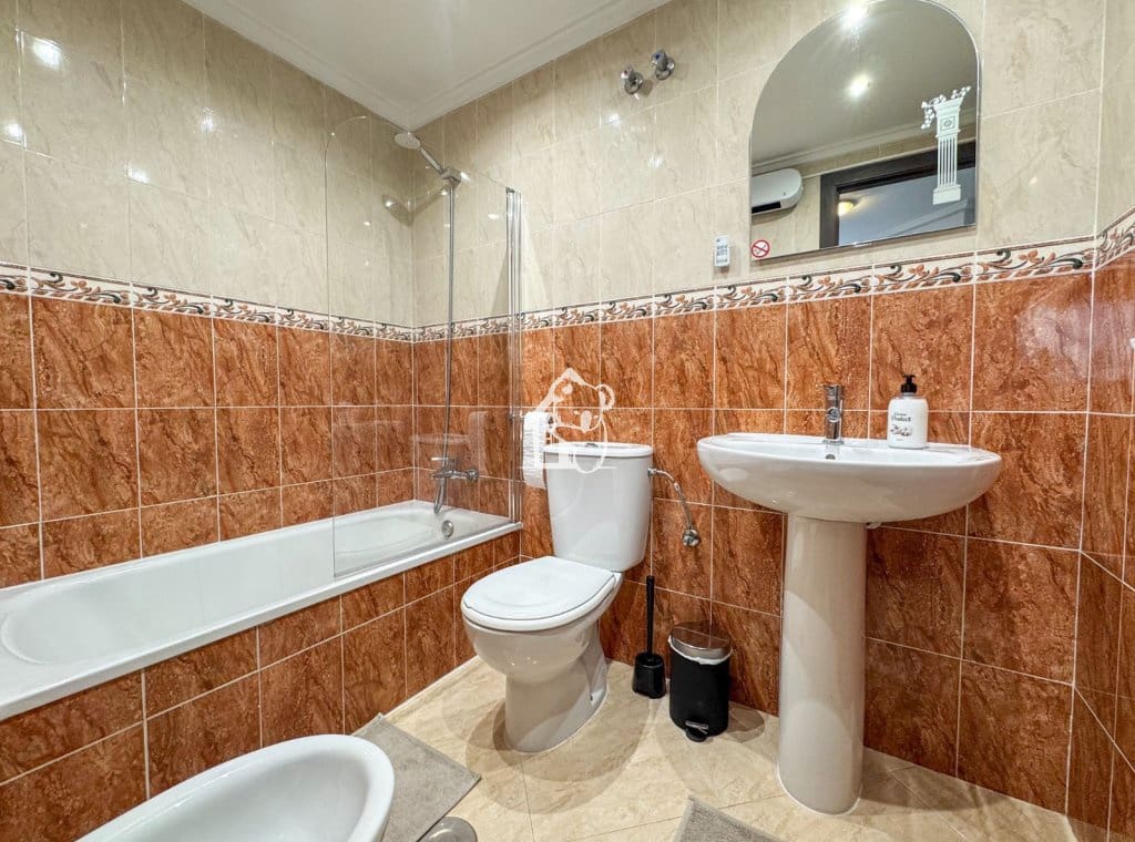 3 bedroom Apartment for rent in Torrevieja with pool - € 900 (Ref: 9419089)