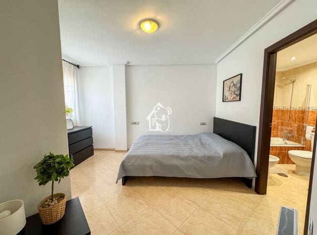 3 slaapkamer Appartement te huur in Centro, Torrevieja met zwembad - € 900 (Ref: 9419089)