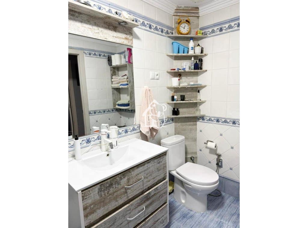 5 slaapkamer Villa te huur in Torrevieja met garage - € 1.800 (Ref: 9419090)