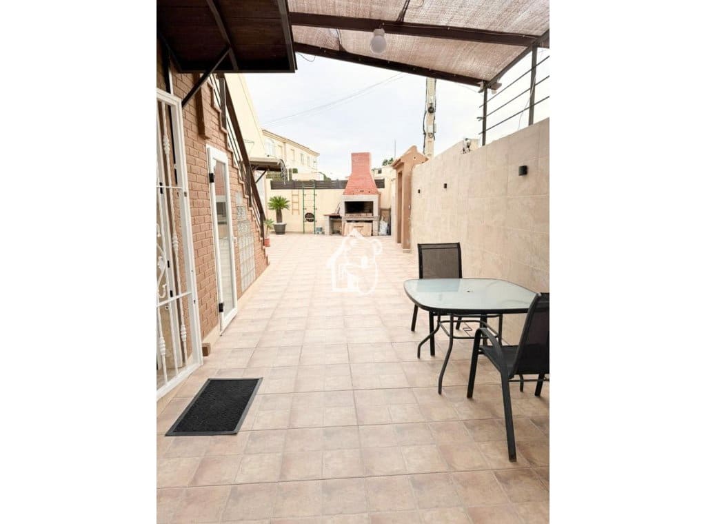 5 slaapkamer Villa te huur in Torrevieja met garage - € 1.800 (Ref: 9419090)