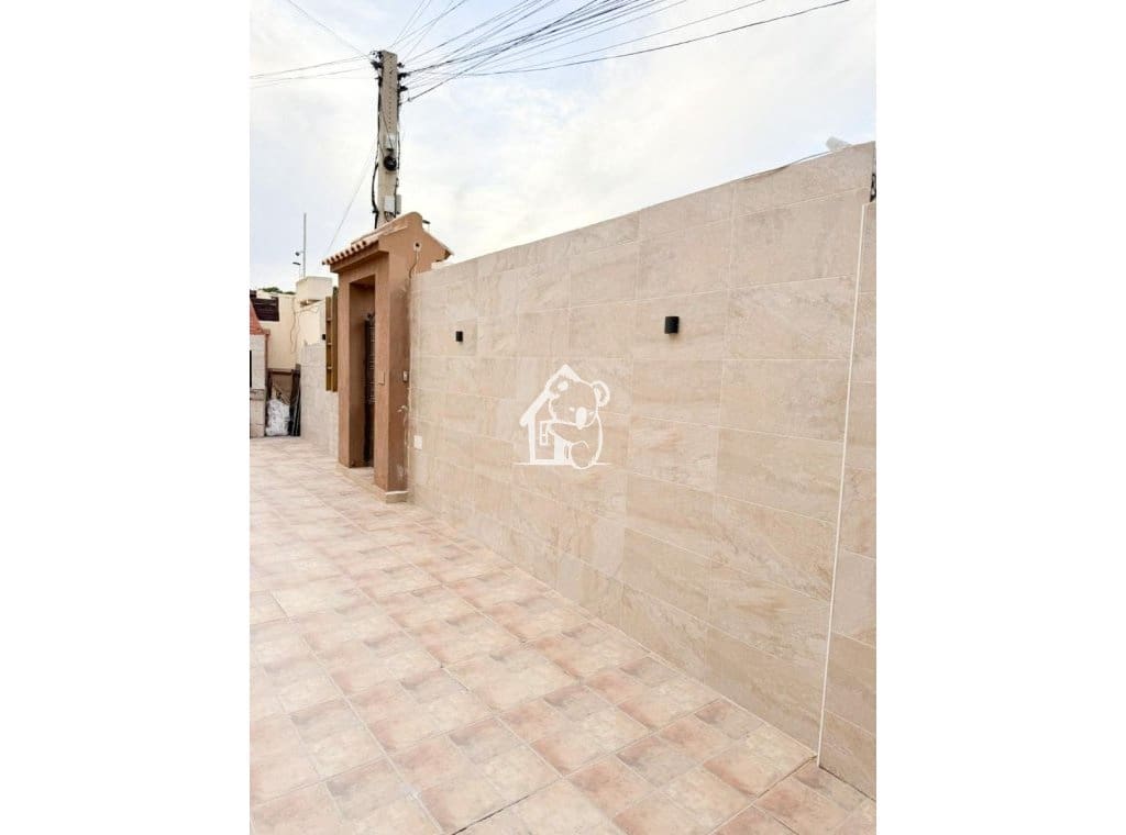 5 slaapkamer Villa te huur in Torrevieja met garage - € 1.800 (Ref: 9419090)