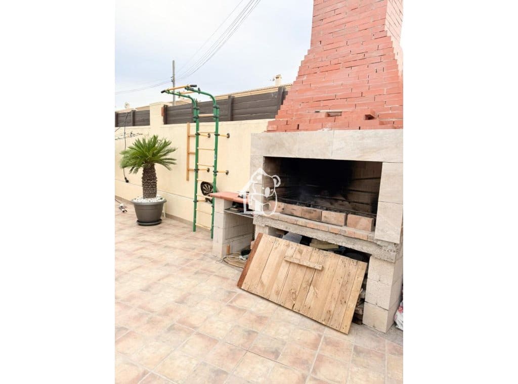 5 slaapkamer Villa te huur in Torrevieja met garage - € 1.800 (Ref: 9419090)