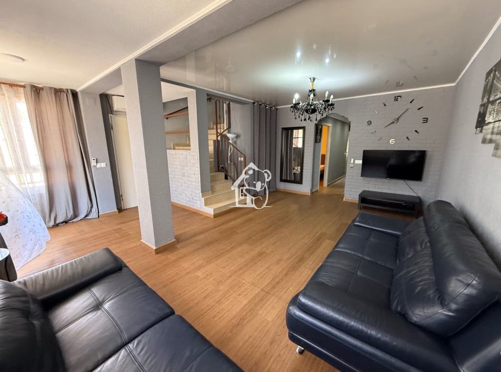5 bedroom Villa for rent in Torrevieja with garage - € 1,800 (Ref: 9419090)