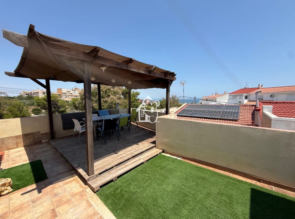 5 bedroom Villa for rent in Torrevieja with garage - € 1,800 (Ref: 9419090)