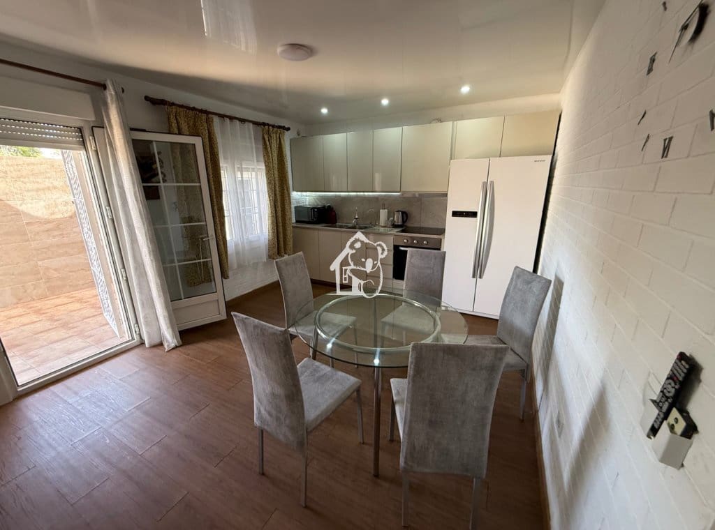 5 bedroom Villa for rent in Torrevieja with garage - € 1,800 (Ref: 9419090)