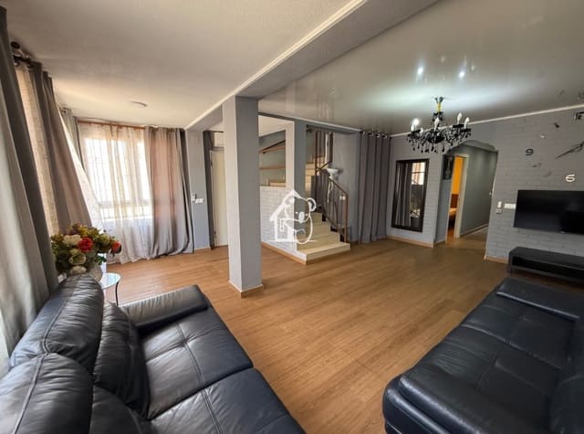 5 slaapkamer Villa te huur in Torreblanca, Torrevieja met garage - € 1.800 (Ref: 9419090)