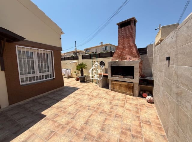 5 soveværelse Villa til leje i Torreblanca, Torrevieja med garage - € 1.800 (Ref: 9419090)