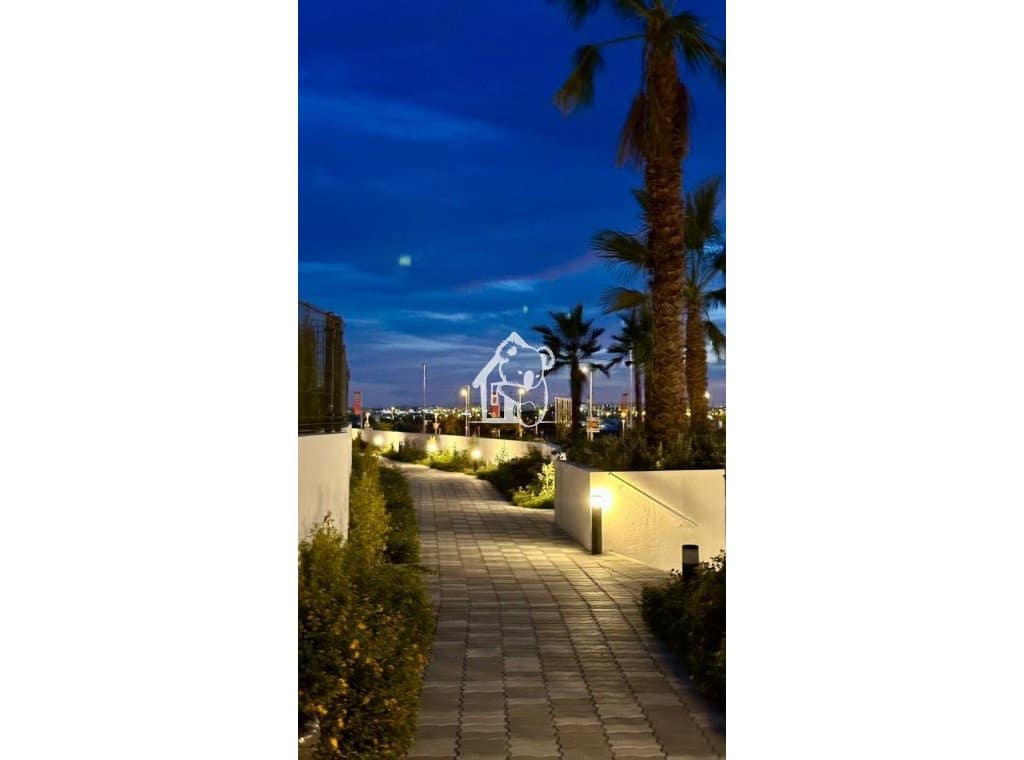 2 sovrum Lägenhet att hyra i Torrevieja med pool garage - 2 200 € (Ref: 9419091)