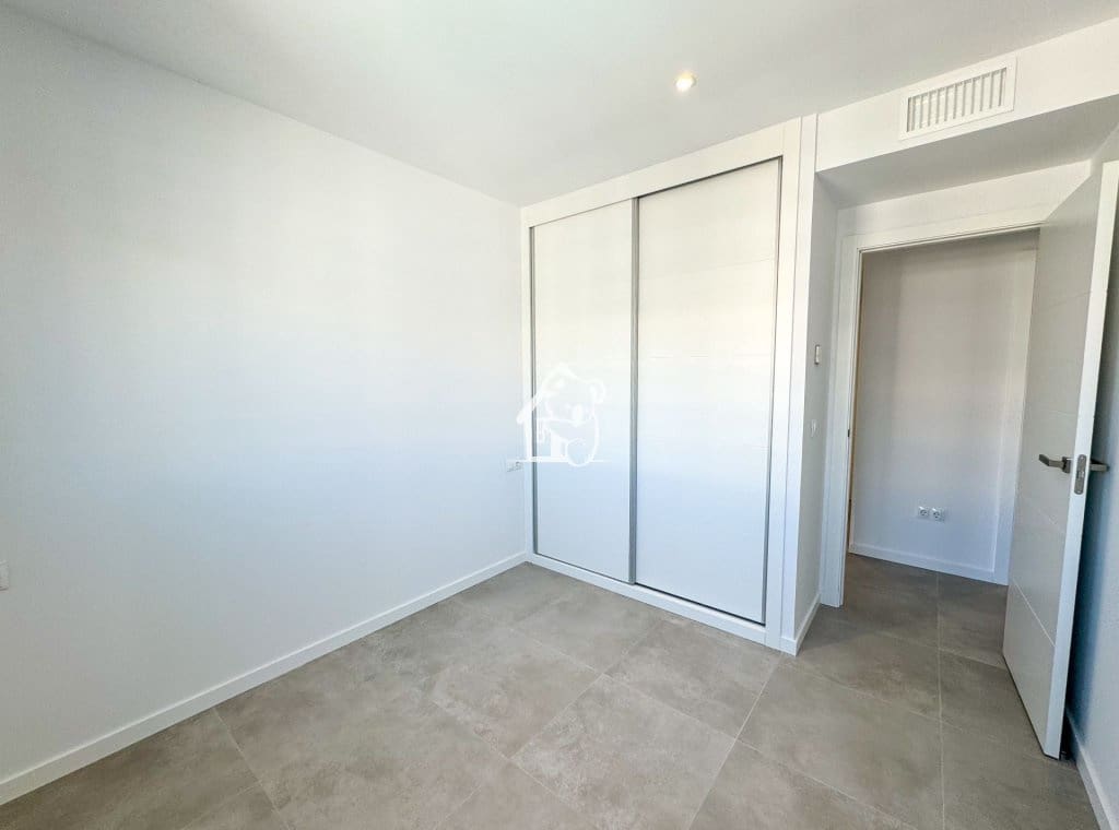 3 quarto Apartamento para arrendar em Dehesa de Campoamor com piscina garagem - 2 000 € (Ref: 9421761)