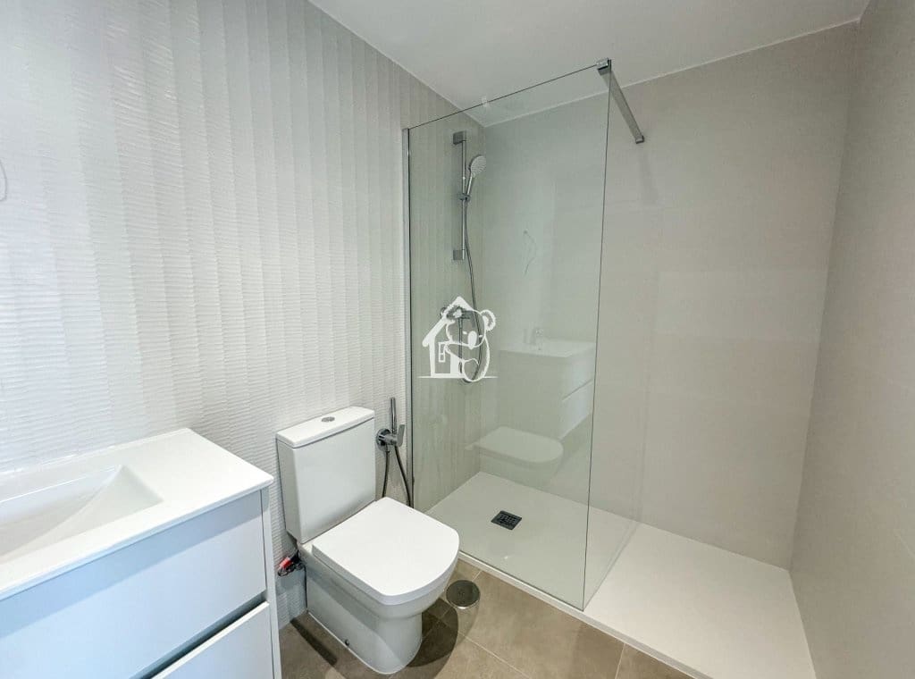 3 quarto Apartamento para arrendar em Dehesa de Campoamor com piscina garagem - 2 000 € (Ref: 9421761)