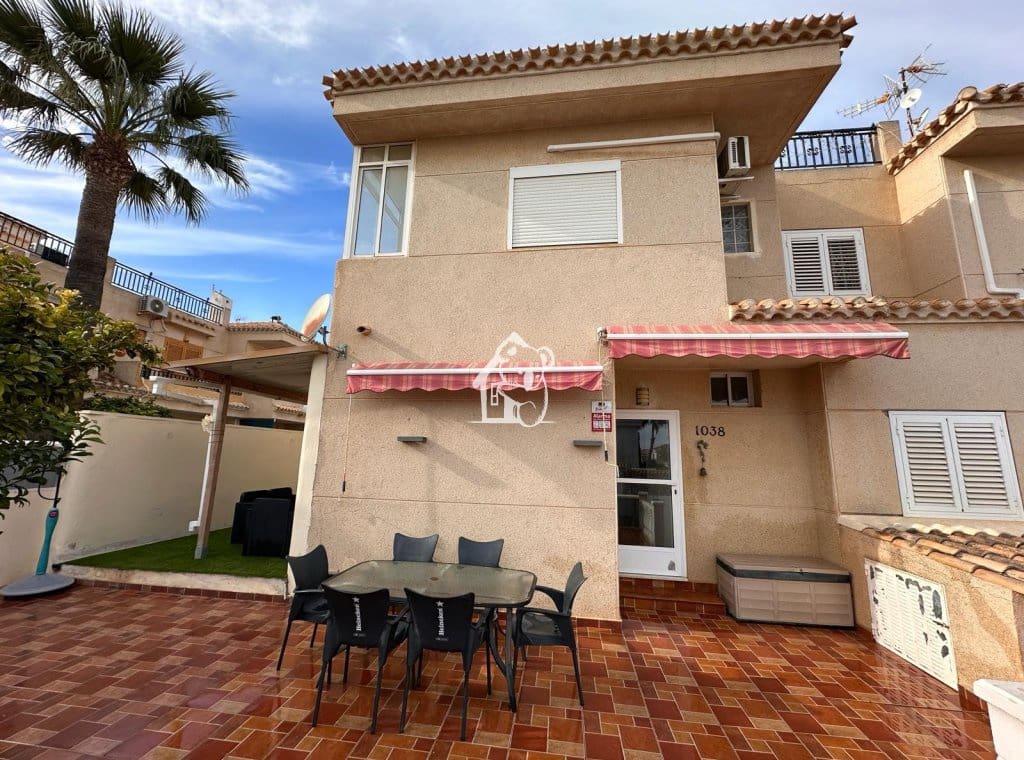 3 sypialnia Dom do wynajęcia w Playa Flamenca z basenem - 900 € (Ref: 9429467)