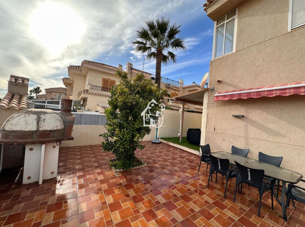 3 sypialnia Dom do wynajęcia w Playa Flamenca z basenem - 900 € (Ref: 9429467)