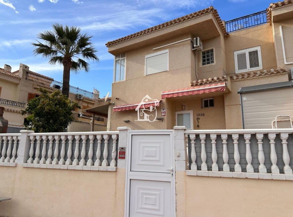 3 sypialnia Dom do wynajęcia w Playa Flamenca z basenem - 900 € (Ref: 9429467)