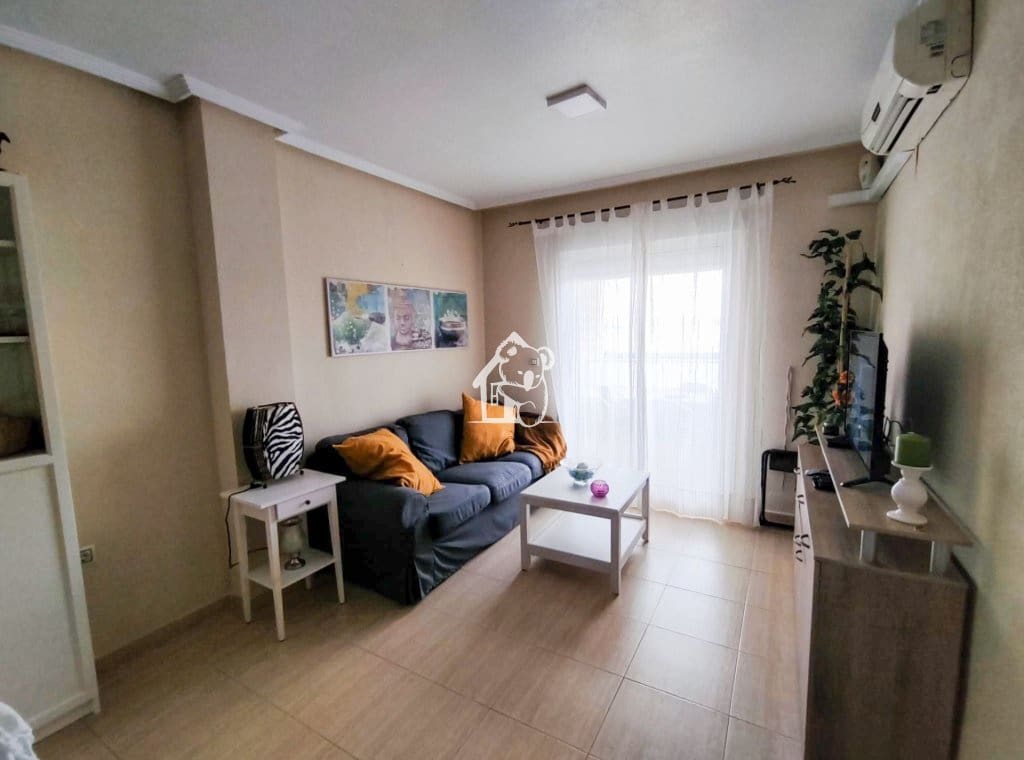 2 soverom Leilighet til leie i Torrevieja med svømmebasseng garasje - € 750 (Ref: 9429468)