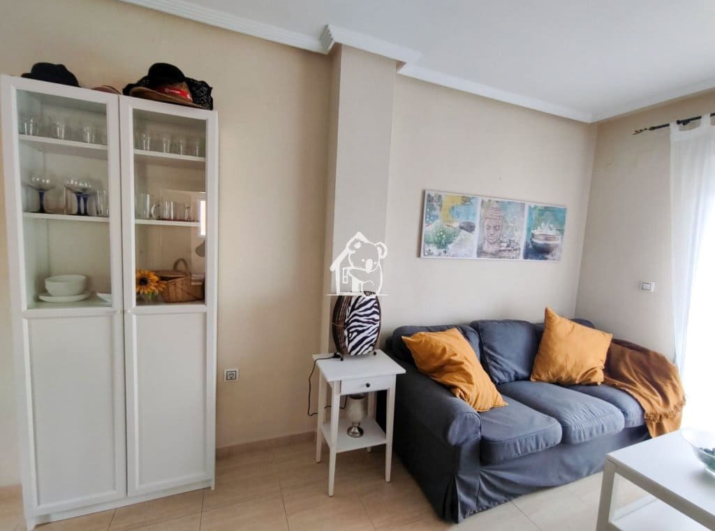 2 soverom Leilighet til leie i Torrevieja med svømmebasseng garasje - € 750 (Ref: 9429468)